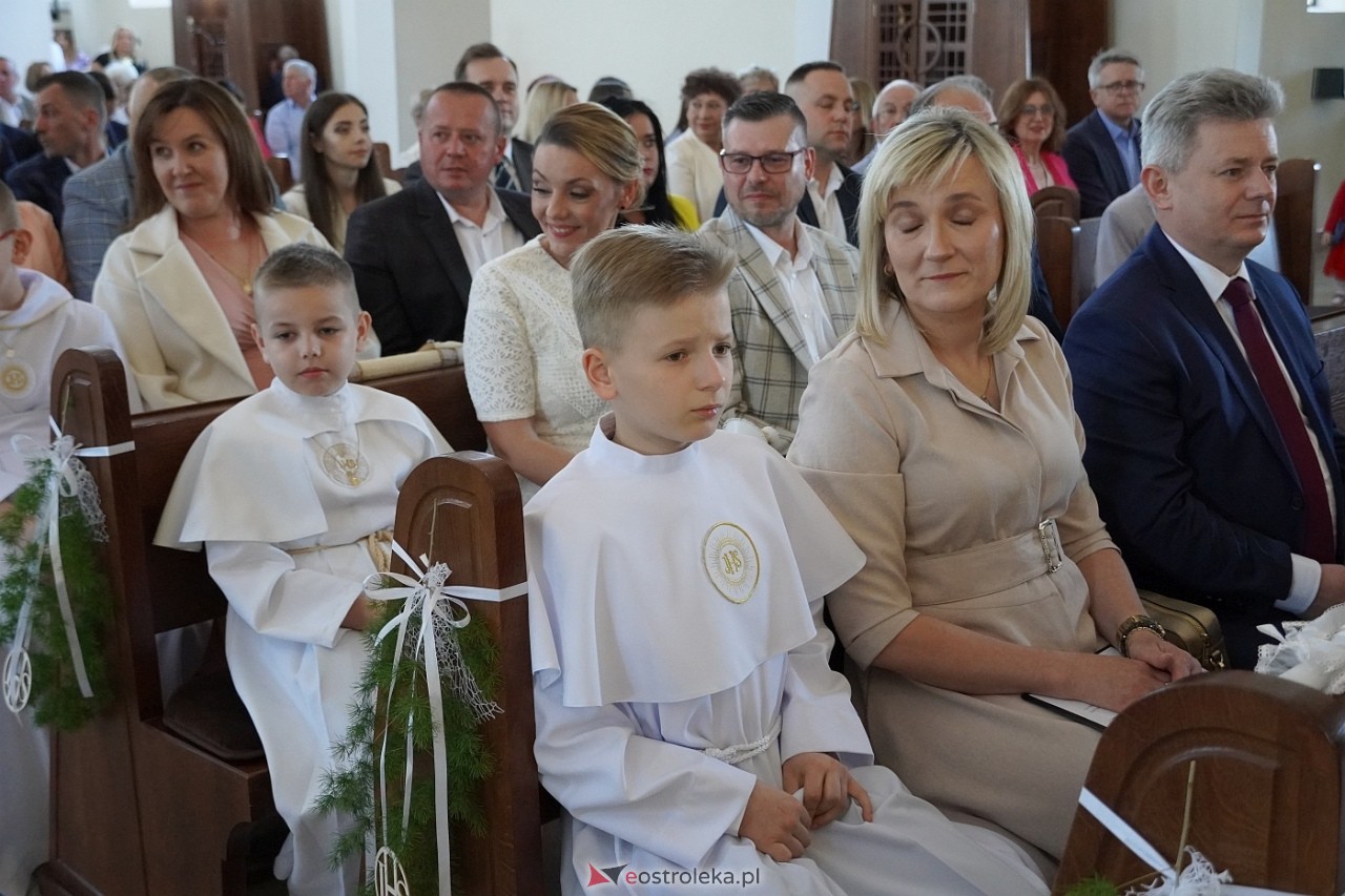Pierwsza komunia Święta w kościele pw. św. Franciszka z Asyżu w Ostrołęce [18.05.2024] - zdjęcie #14 - eOstroleka.pl