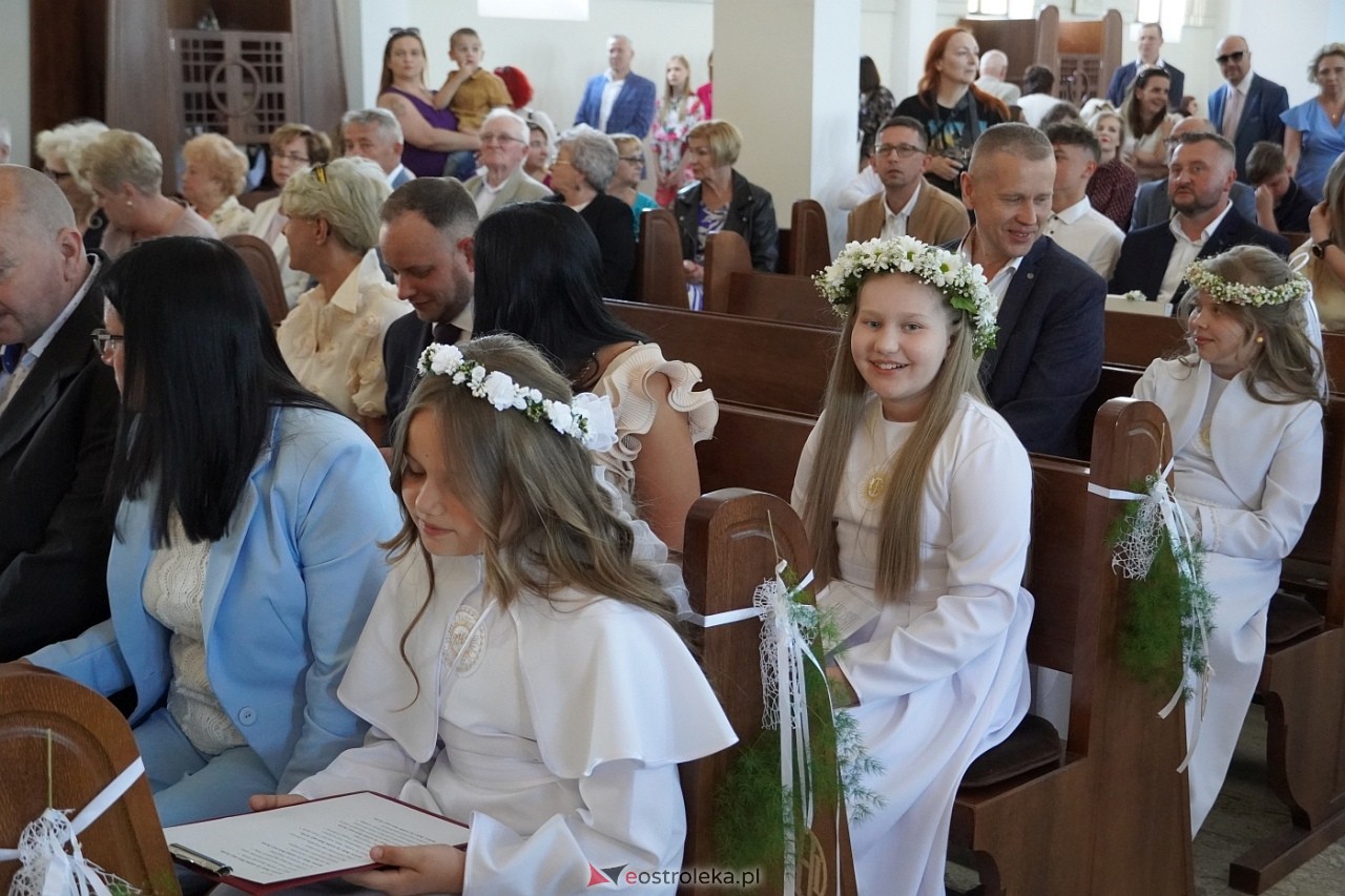 Pierwsza komunia Święta w kościele pw. św. Franciszka z Asyżu w Ostrołęce [18.05.2024] - zdjęcie #16 - eOstroleka.pl