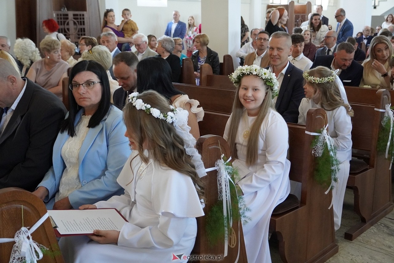 Pierwsza komunia Święta w kościele pw. św. Franciszka z Asyżu w Ostrołęce [18.05.2024] - zdjęcie #17 - eOstroleka.pl