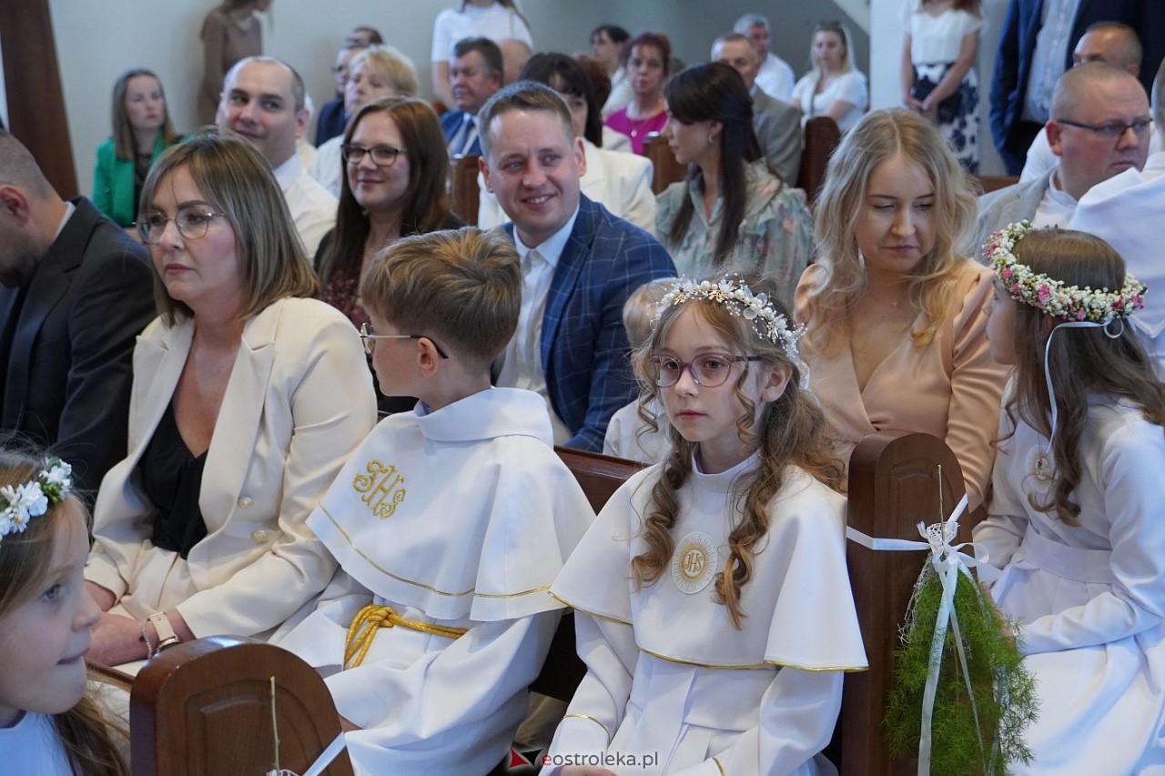 Pierwsza komunia Święta w kościele pw. św. Franciszka z Asyżu w Ostrołęce [18.05.2024] - zdjęcie #37 - eOstroleka.pl