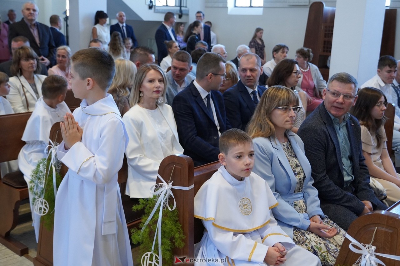 Pierwsza komunia Święta w kościele pw. św. Franciszka z Asyżu w Ostrołęce [18.05.2024] - zdjęcie #39 - eOstroleka.pl