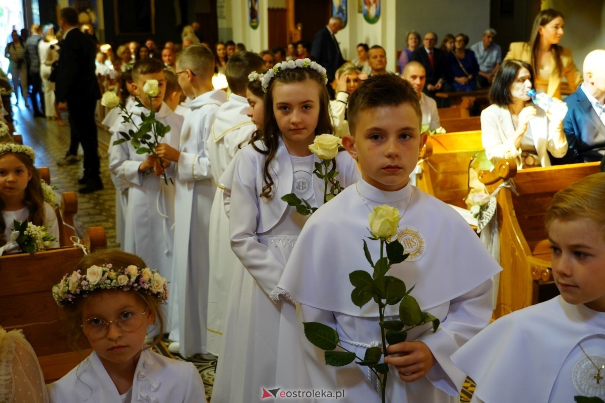 I Komunia Święta w kościele farnym w Ostrołęce [18.05.2024] - zdjęcie #8 - eOstroleka.pl