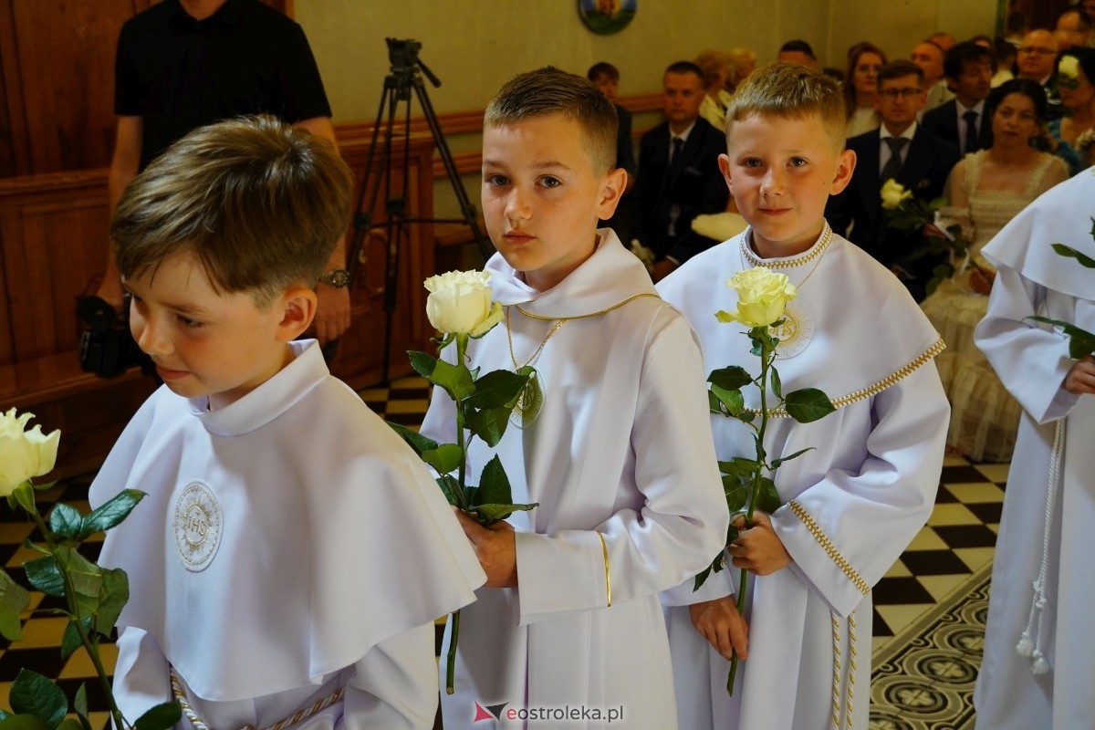 I Komunia Święta w kościele farnym w Ostrołęce [18.05.2024] - zdjęcie #12 - eOstroleka.pl
