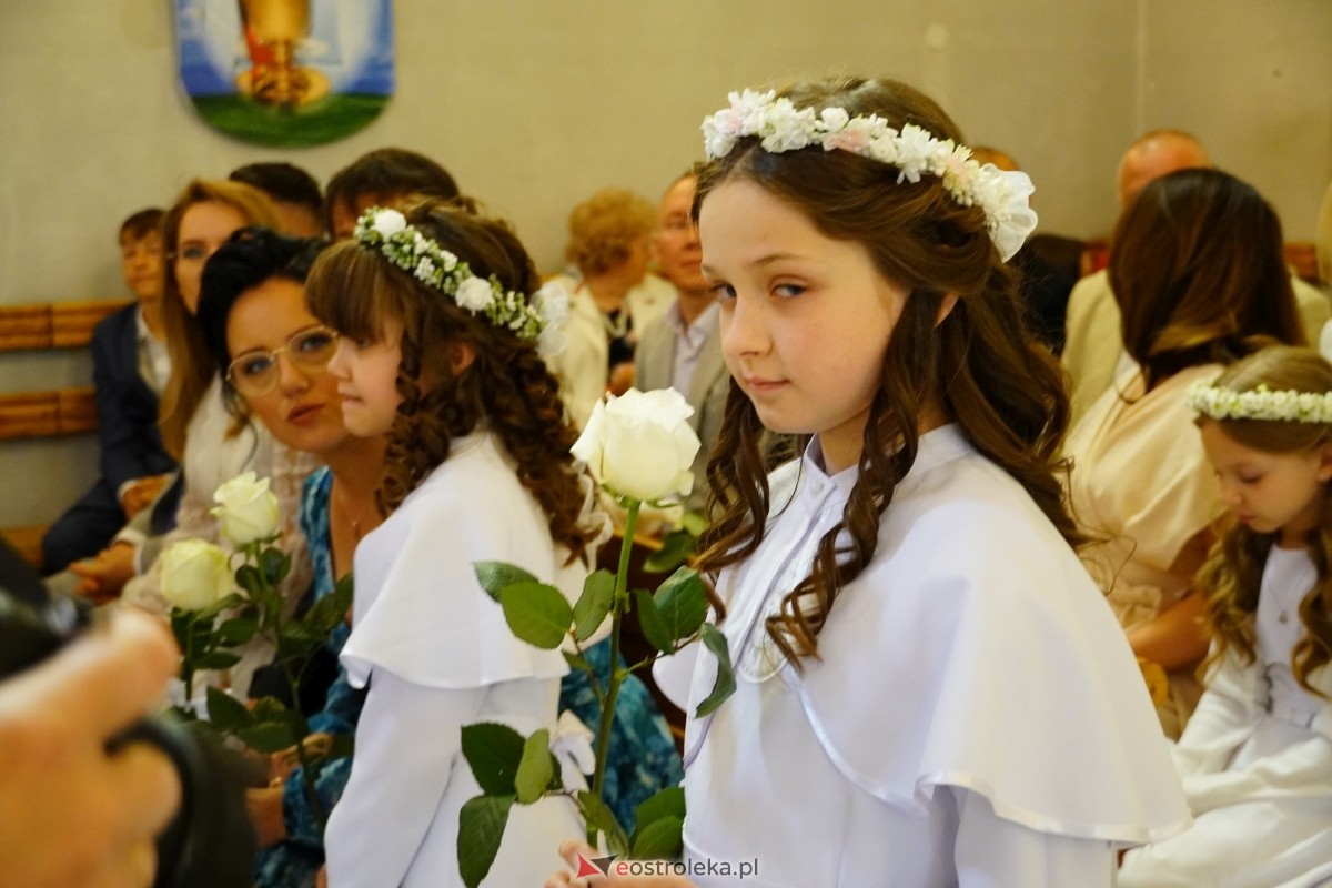 I Komunia Święta w kościele farnym w Ostrołęce [18.05.2024] - zdjęcie #15 - eOstroleka.pl