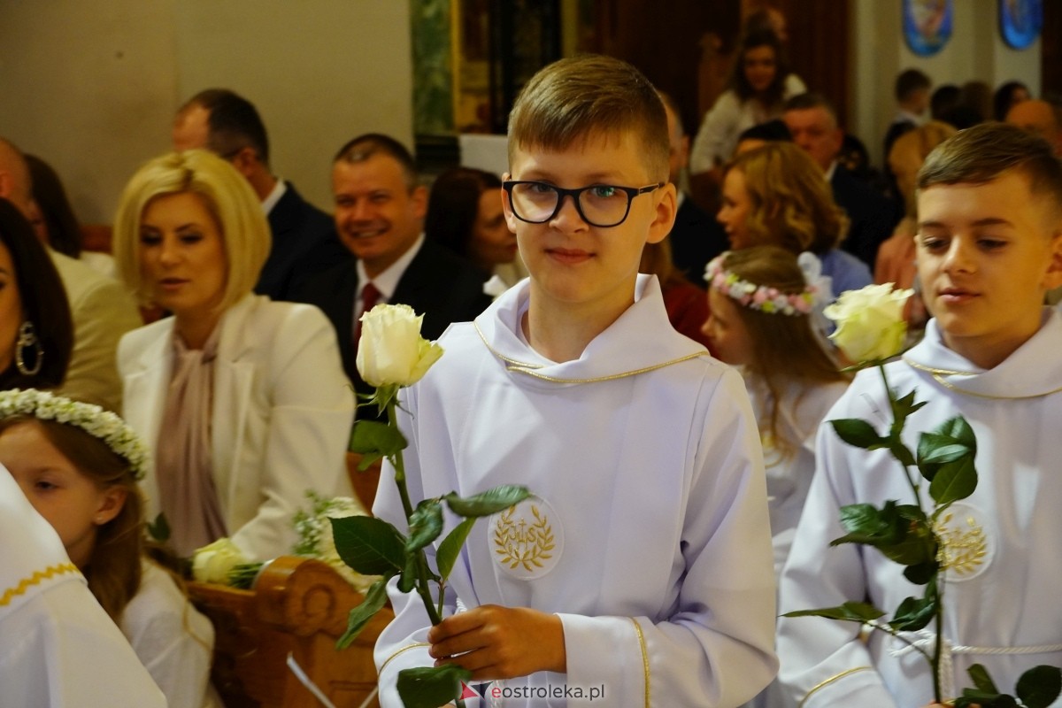 I Komunia Święta w kościele farnym w Ostrołęce [18.05.2024] - zdjęcie #16 - eOstroleka.pl