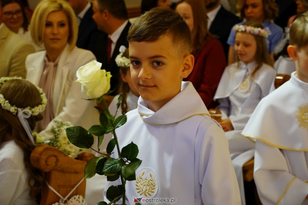 I Komunia Święta w kościele farnym w Ostrołęce [18.05.2024] - zdjęcie #17 - eOstroleka.pl