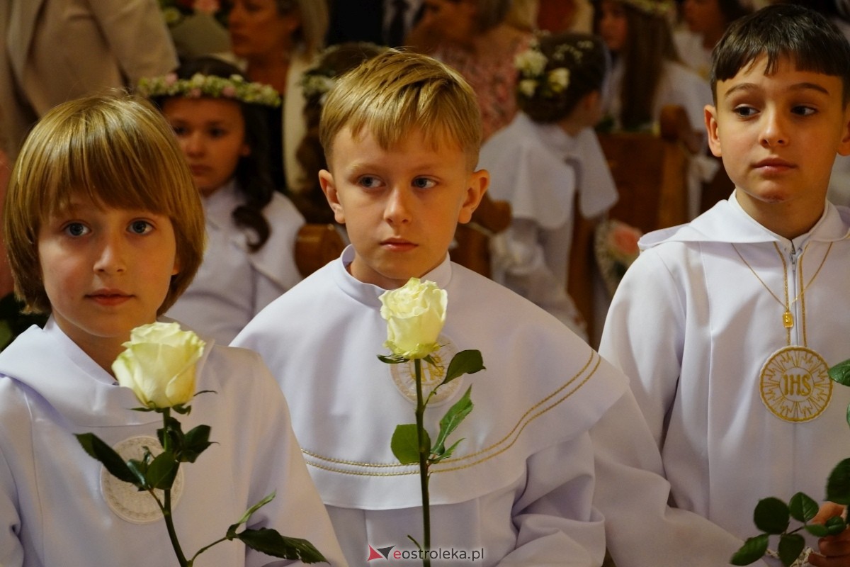 I Komunia Święta w kościele farnym w Ostrołęce [18.05.2024] - zdjęcie #20 - eOstroleka.pl