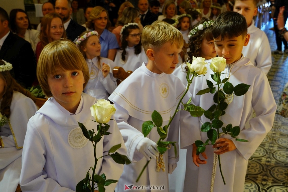 I Komunia Święta w kościele farnym w Ostrołęce [18.05.2024] - zdjęcie #24 - eOstroleka.pl