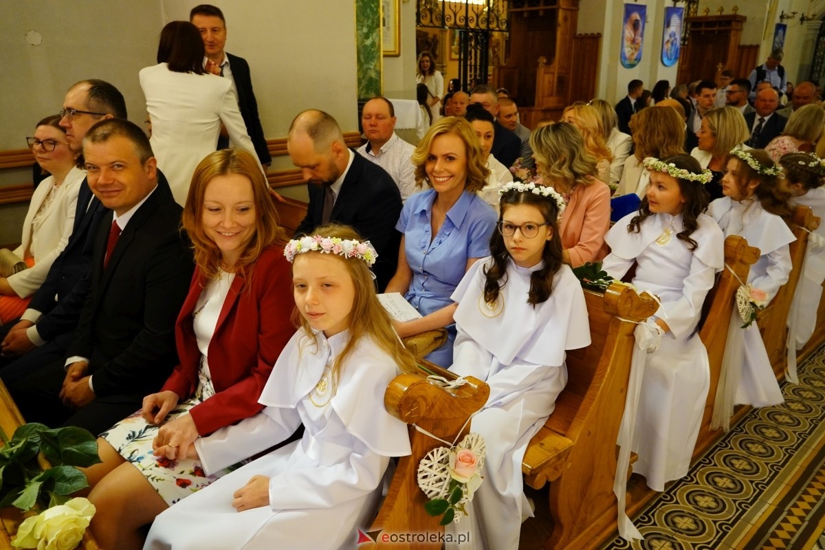 I Komunia Święta w kościele farnym w Ostrołęce [18.05.2024] - zdjęcie #29 - eOstroleka.pl