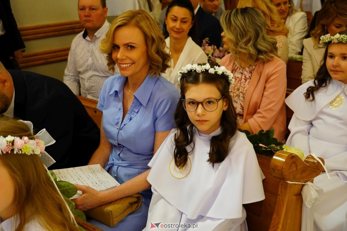 I Komunia Święta w kościele farnym w Ostrołęce [18.05.2024] - zdjęcie #31 - eOstroleka.pl