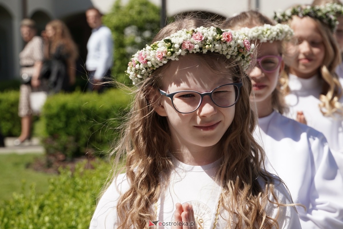 I Komunia Święta w sanktuarium pw. św. Antoniego Padewskiego w Ostrołęce 18.05.2024] - zdjęcie #34 - eOstroleka.pl