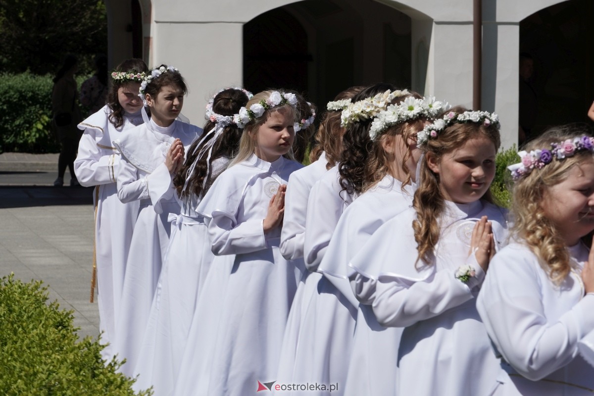 I Komunia Święta w sanktuarium pw. św. Antoniego Padewskiego w Ostrołęce 18.05.2024] - zdjęcie #45 - eOstroleka.pl