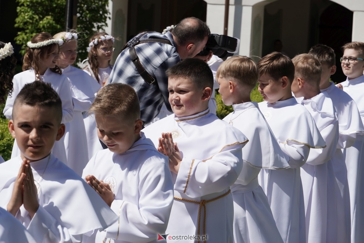 I Komunia Święta w sanktuarium pw. św. Antoniego Padewskiego w Ostrołęce 18.05.2024] - zdjęcie #53 - eOstroleka.pl