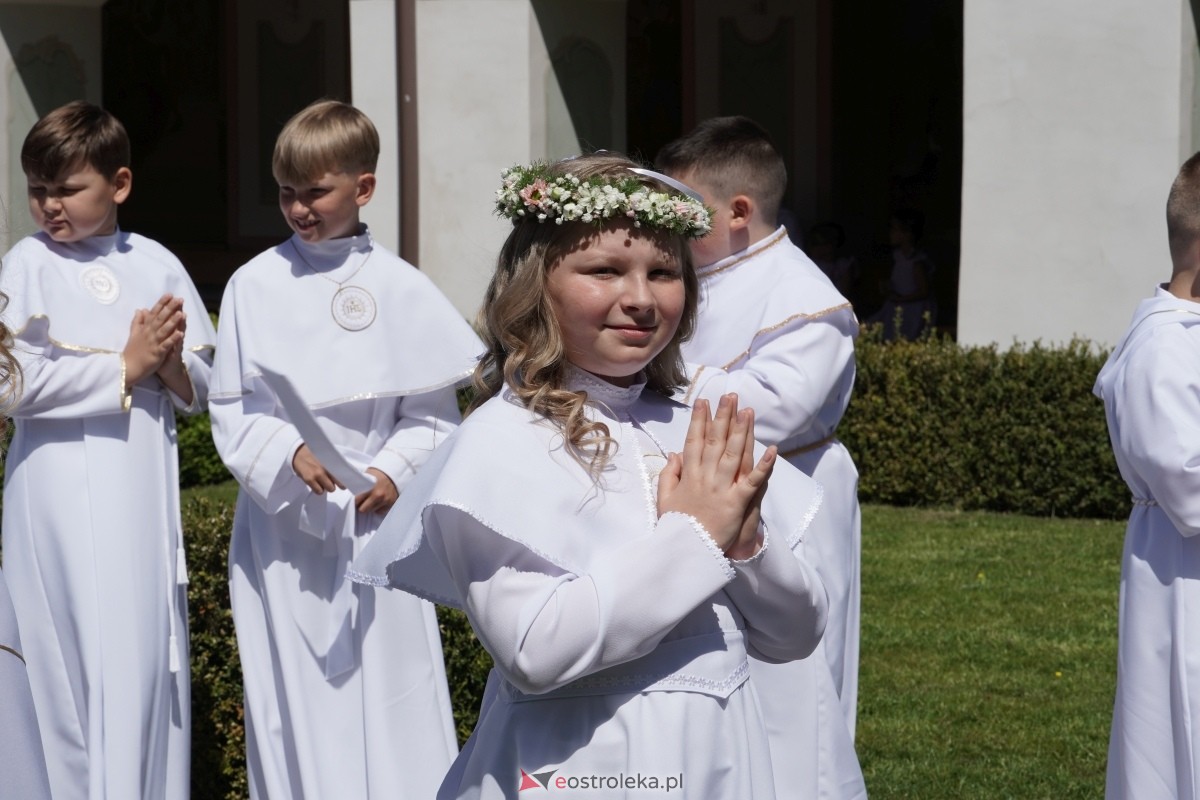 I Komunia Święta w sanktuarium pw. św. Antoniego Padewskiego w Ostrołęce 18.05.2024] - zdjęcie #60 - eOstroleka.pl