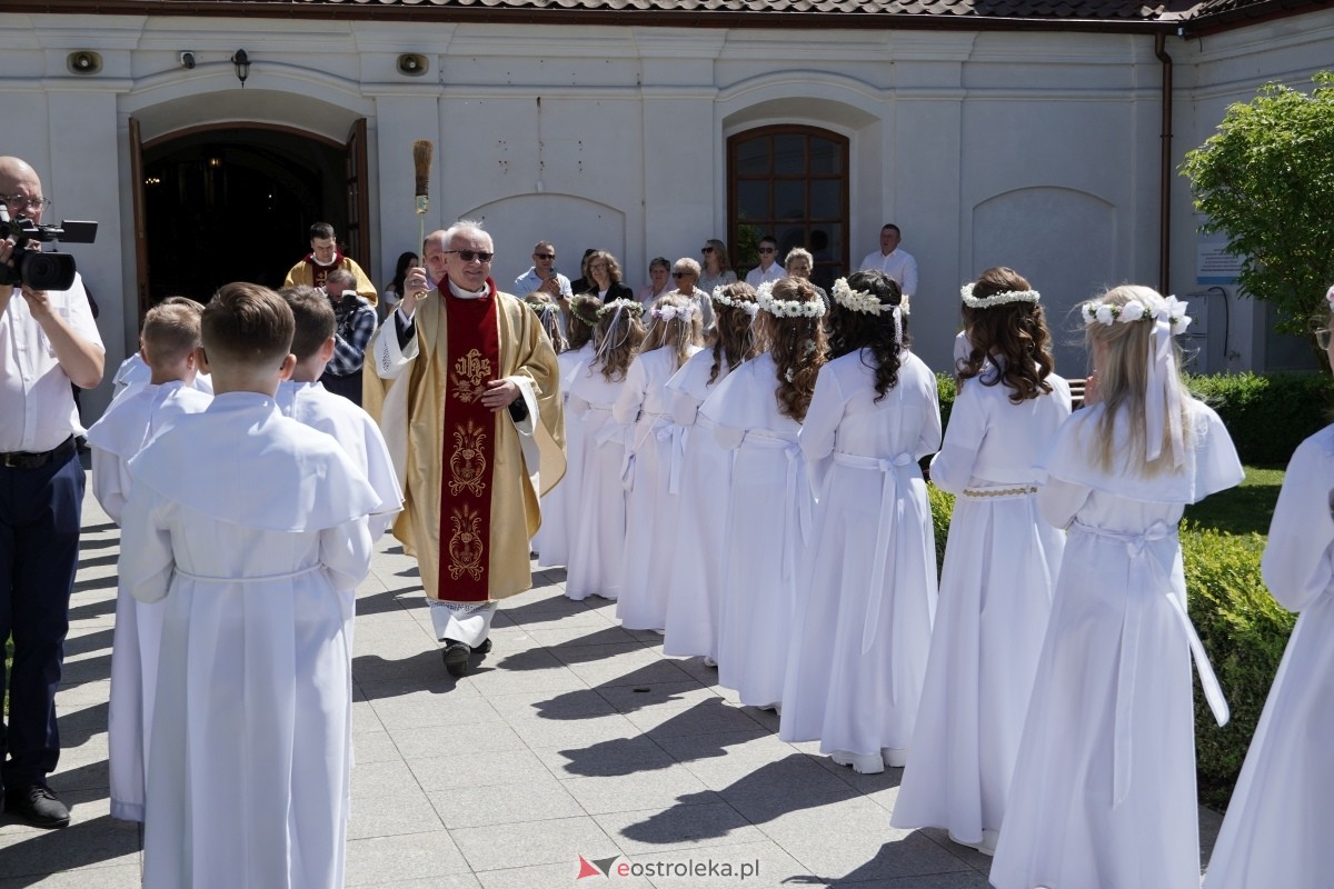 I Komunia Święta w sanktuarium pw. św. Antoniego Padewskiego w Ostrołęce 18.05.2024] - zdjęcie #74 - eOstroleka.pl