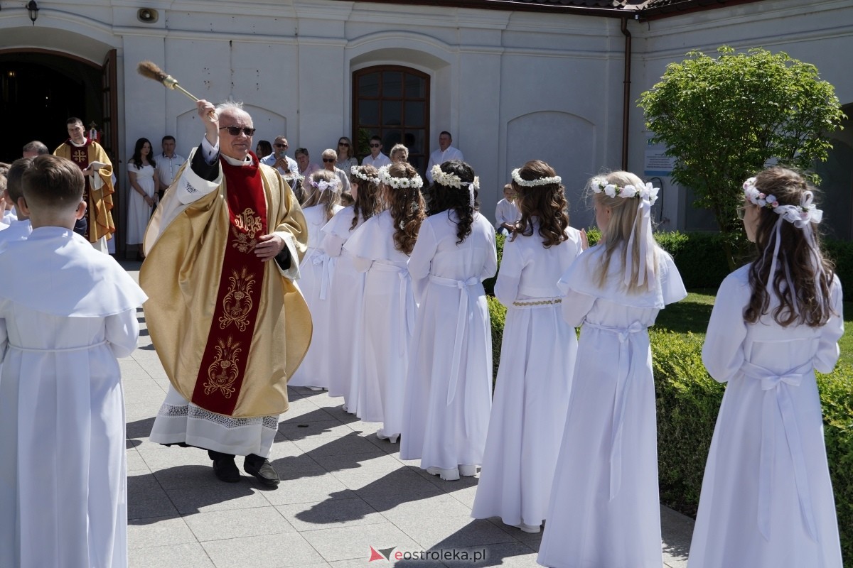 I Komunia Święta w sanktuarium pw. św. Antoniego Padewskiego w Ostrołęce 18.05.2024] - zdjęcie #76 - eOstroleka.pl