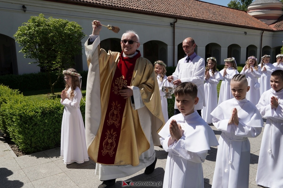 I Komunia Święta w sanktuarium pw. św. Antoniego Padewskiego w Ostrołęce 18.05.2024] - zdjęcie #83 - eOstroleka.pl