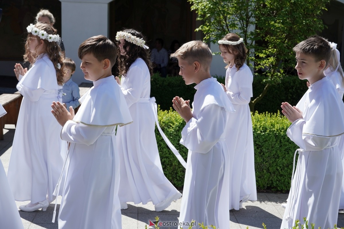 I Komunia Święta w sanktuarium pw. św. Antoniego Padewskiego w Ostrołęce 18.05.2024] - zdjęcie #95 - eOstroleka.pl