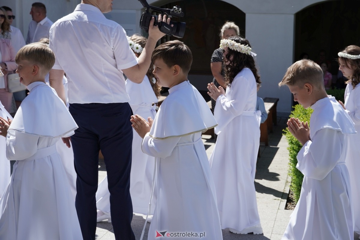 I Komunia Święta w sanktuarium pw. św. Antoniego Padewskiego w Ostrołęce 18.05.2024] - zdjęcie #96 - eOstroleka.pl