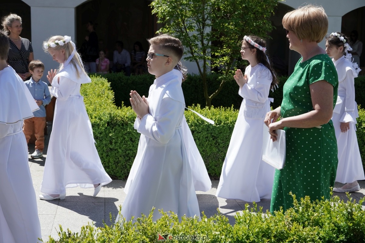 I Komunia Święta w sanktuarium pw. św. Antoniego Padewskiego w Ostrołęce 18.05.2024] - zdjęcie #98 - eOstroleka.pl