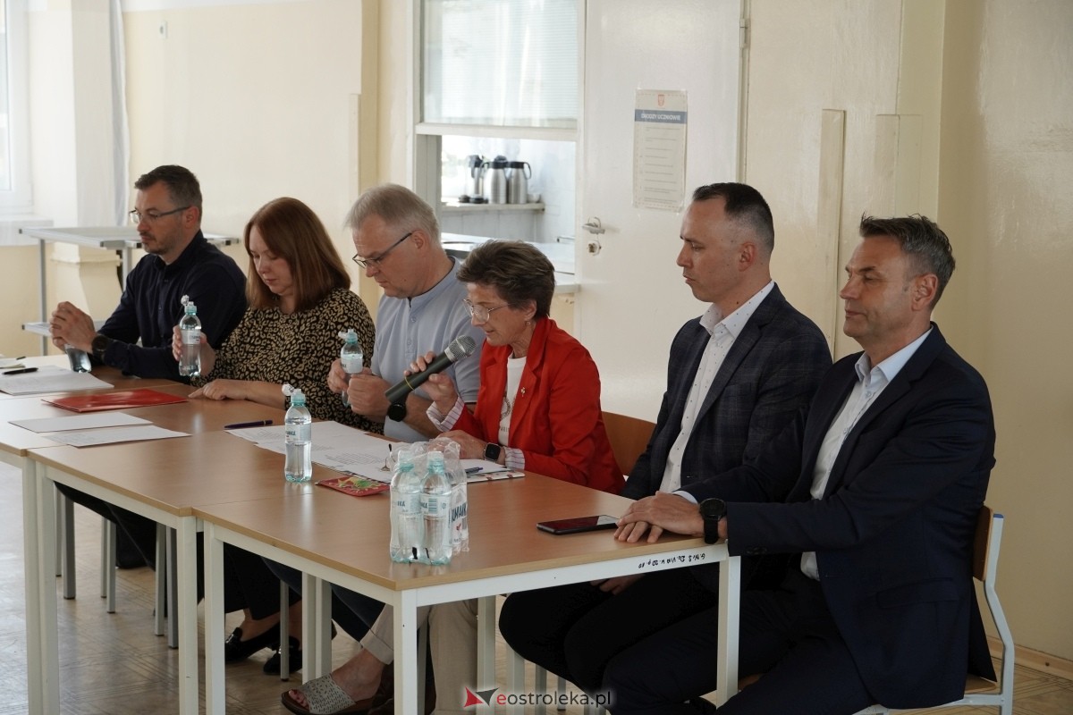 Wybory do Rady Osiedla Sienkiewicza [18.05.2024] - zdjęcie #10 - eOstroleka.pl