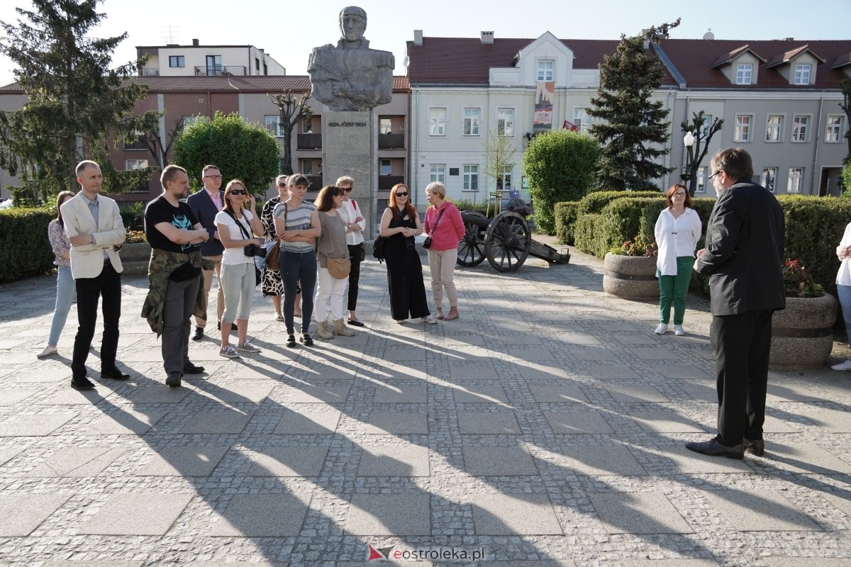 Noc Muzeów w Galerii Ostrołęka: Caravaggio, Nikifor i Piękna, Nasza [18.05.2024] - zdjęcie #24 - eOstroleka.pl