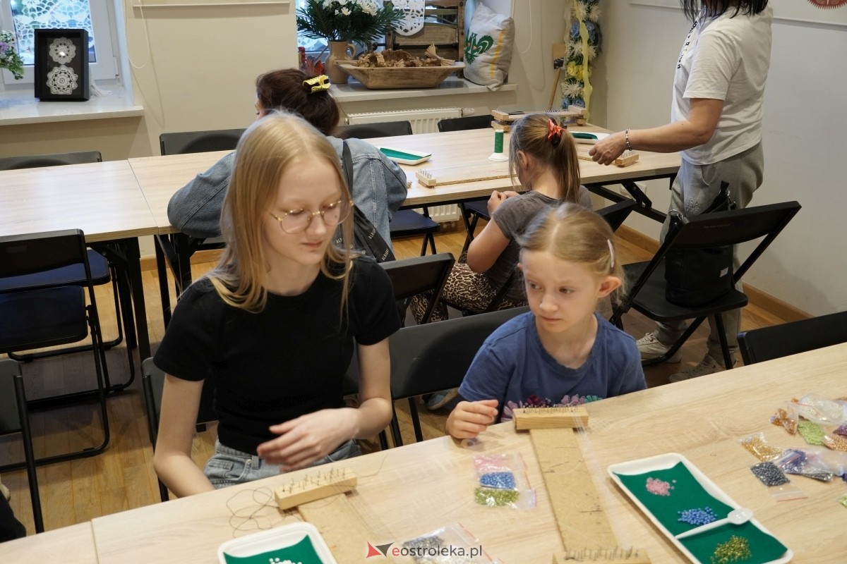 Noc Muzeów w Ostrołęce - Pora na Nikifora [18.05.2024] - zdjęcie #42 - eOstroleka.pl
