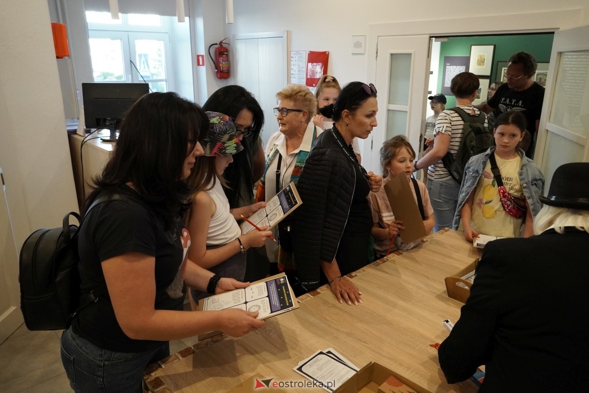 Noc Muzeów w Ostrołęce - Pora na Nikifora [18.05.2024] - zdjęcie #20 - eOstroleka.pl