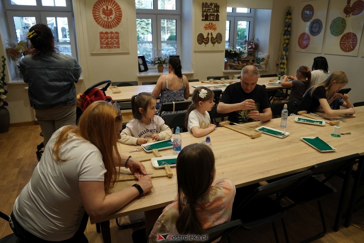 Noc Muzeów w Ostrołęce - Pora na Nikifora [18.05.2024] - zdjęcie #4 - eOstroleka.pl