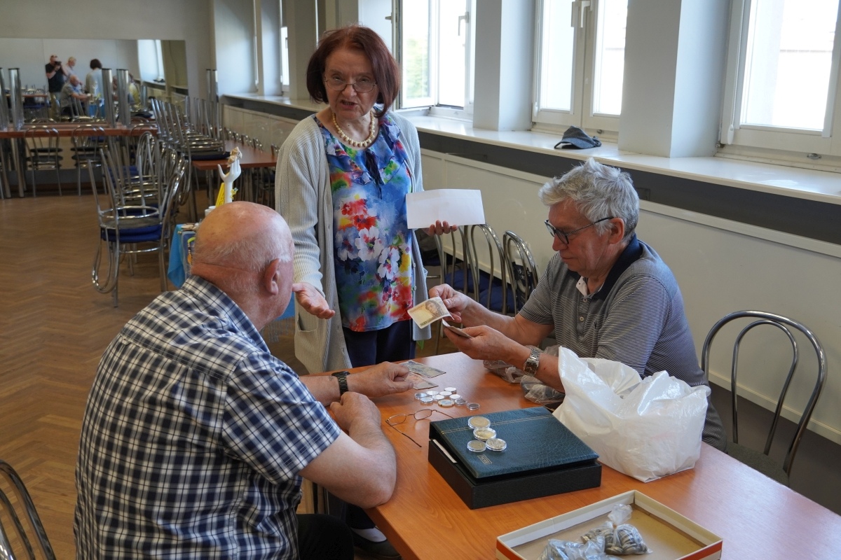 Giełda kolekcjonerska w Klubie Lokator [19.05.2024] - zdjęcie #18 - eOstroleka.pl