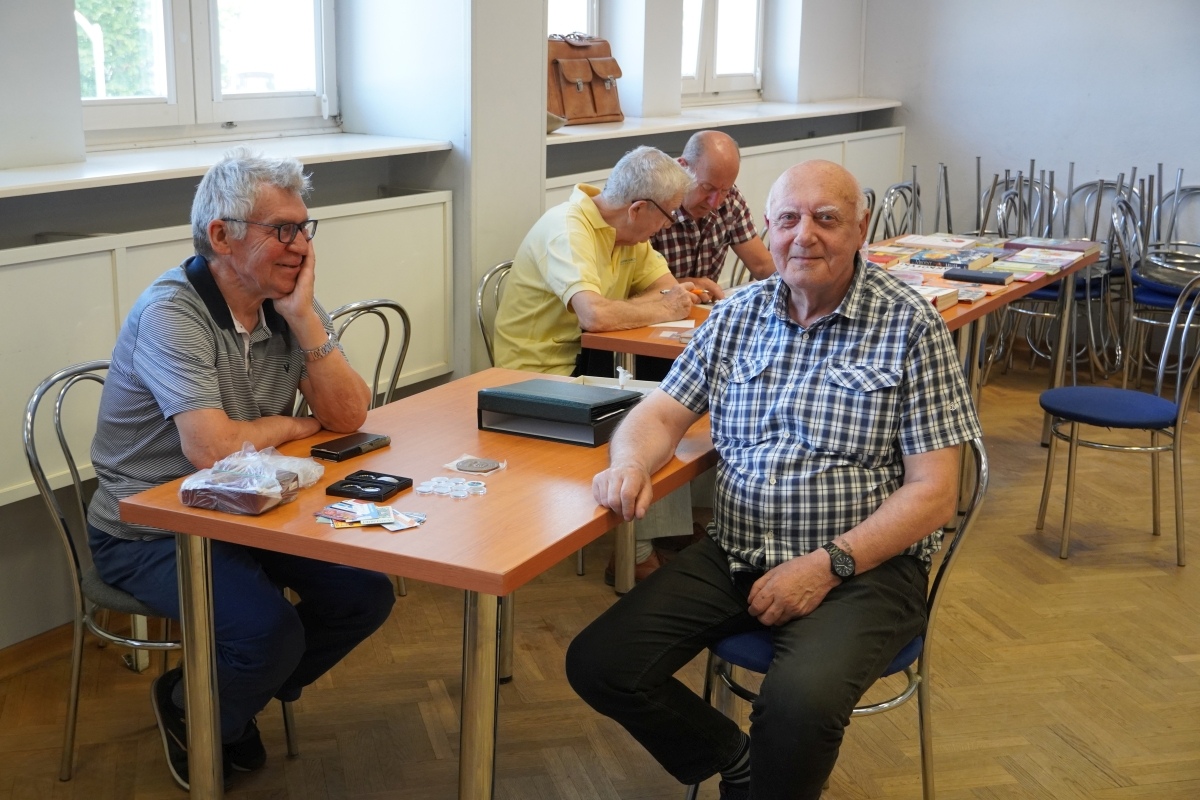 Giełda kolekcjonerska w Klubie Lokator [19.05.2024] - zdjęcie #9 - eOstroleka.pl