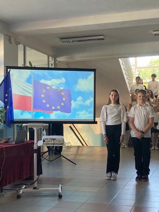 20 lat Polski w UE. Uroczystości w SP 10 [13.05.2024] - zdjęcie #30 - eOstroleka.pl