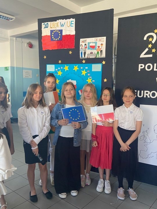20 lat Polski w UE. Uroczystości w SP 10 [13.05.2024] - zdjęcie #21 - eOstroleka.pl