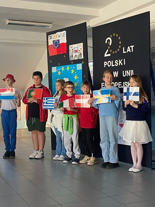 20 lat Polski w UE. Uroczystości w SP 10 [13.05.2024] - zdjęcie #18 - eOstroleka.pl