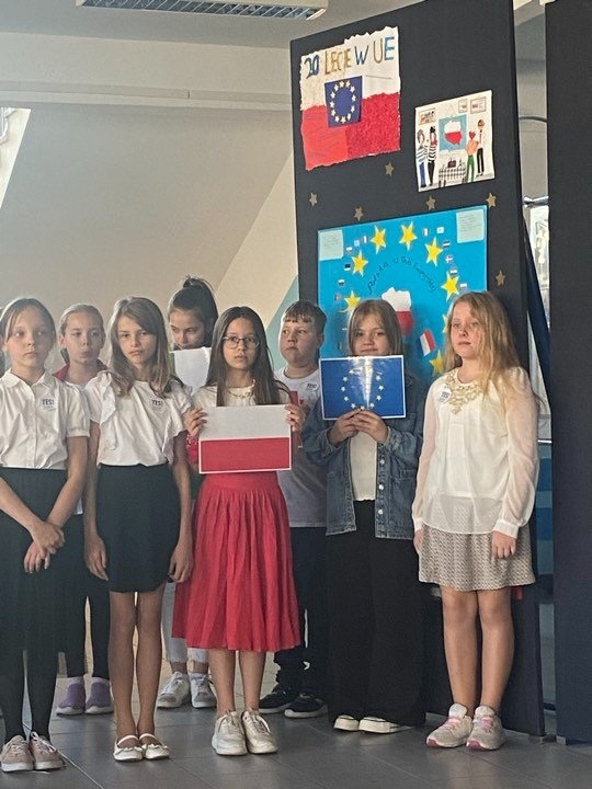 20 lat Polski w UE. Uroczystości w SP 10 [13.05.2024] - zdjęcie #15 - eOstroleka.pl