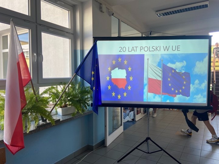 20 lat Polski w UE. Uroczystości w SP 10 [13.05.2024] - zdjęcie #12 - eOstroleka.pl