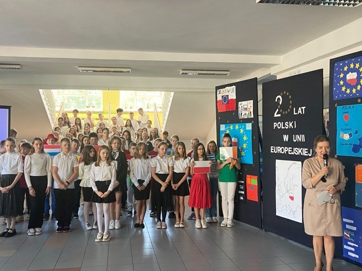 20 lat Polski w UE. Uroczystości w SP 10 [13.05.2024] - zdjęcie #6 - eOstroleka.pl