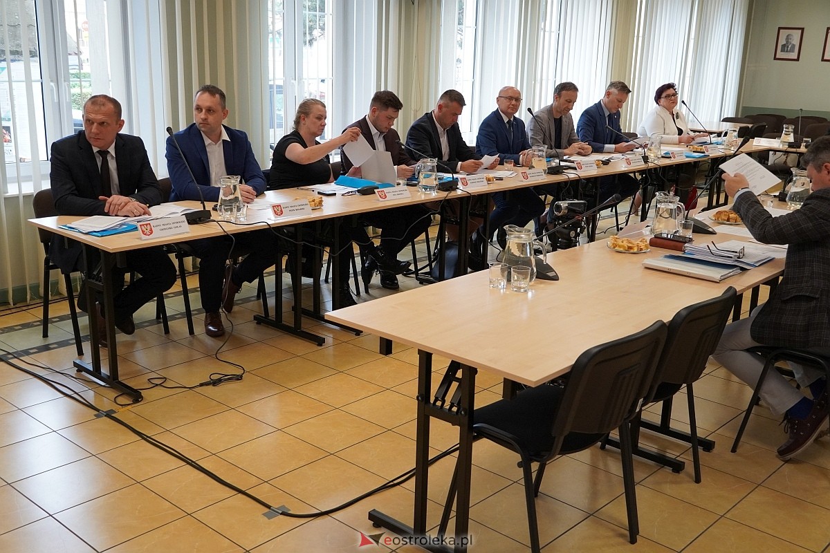 IV sesja Rady Miasta w Ostrołęce [23.05.2024] - zdjęcie #15 - eOstroleka.pl