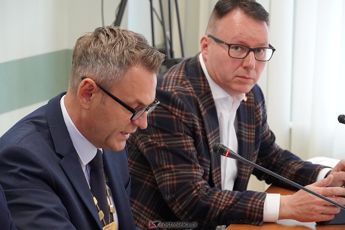 IV sesja Rady Miasta w Ostrołęce [23.05.2024] - zdjęcie #10 - eOstroleka.pl