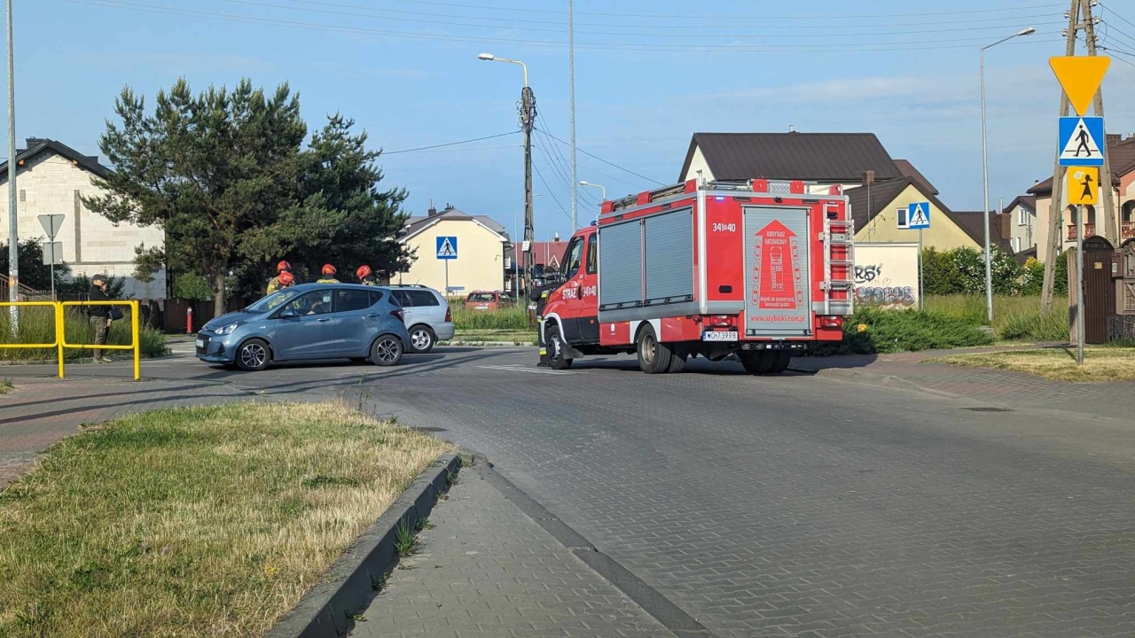 Kolizja na osiedlu Stacja! Służby ratunkowe na miejscu [24.05.2024] - zdjęcie #5 - eOstroleka.pl