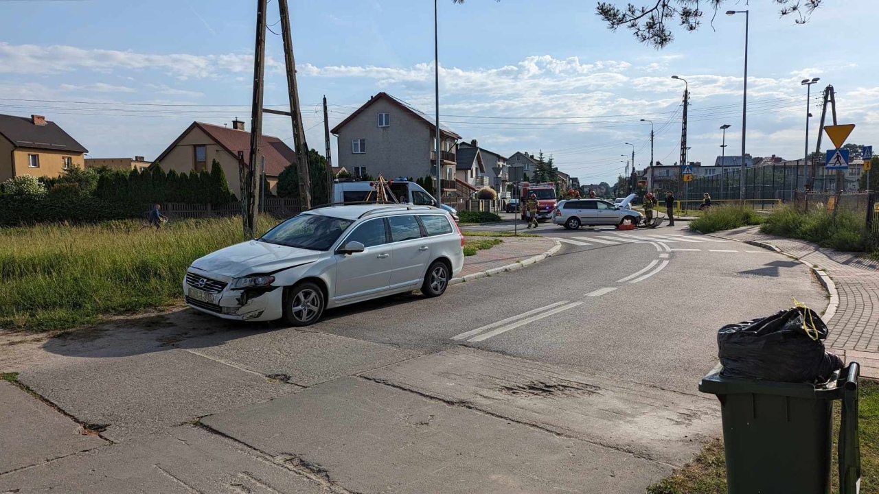 Kolizja na osiedlu Stacja! Służby ratunkowe na miejscu [24.05.2024] - zdjęcie #2 - eOstroleka.pl