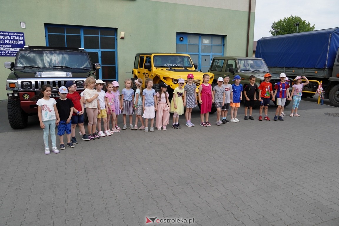 Dzień otwarty w ZSZ 1. Wystawa zabytkowej motoryzacji i pokaz aut luksusowych [24.05.2024] - zdjęcie #92 - eOstroleka.pl