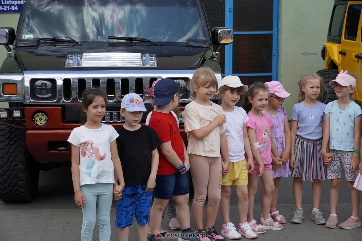 Dzień otwarty w ZSZ 1. Wystawa zabytkowej motoryzacji i pokaz aut luksusowych [24.05.2024] - zdjęcie #91 - eOstroleka.pl