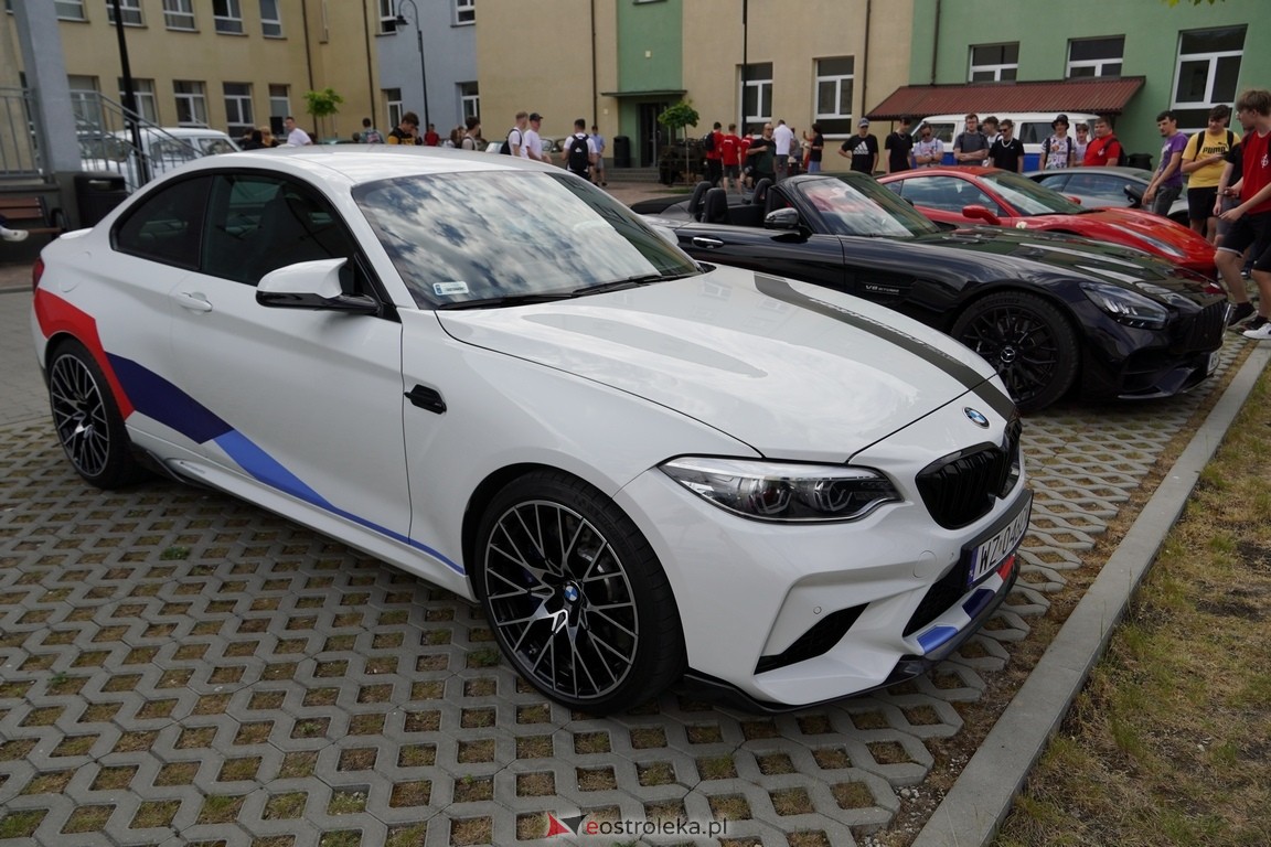 Dzień otwarty w ZSZ 1. Wystawa zabytkowej motoryzacji i pokaz aut luksusowych [24.05.2024] - zdjęcie #88 - eOstroleka.pl
