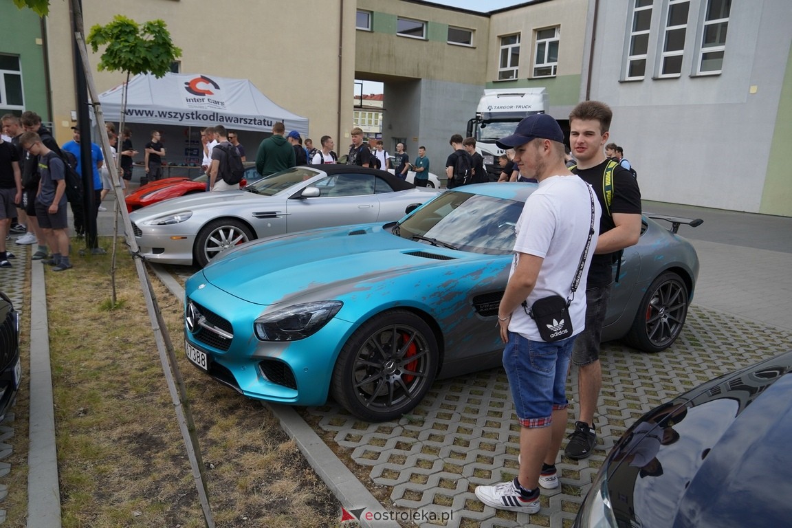Dzień otwarty w ZSZ 1. Wystawa zabytkowej motoryzacji i pokaz aut luksusowych [24.05.2024] - zdjęcie #87 - eOstroleka.pl