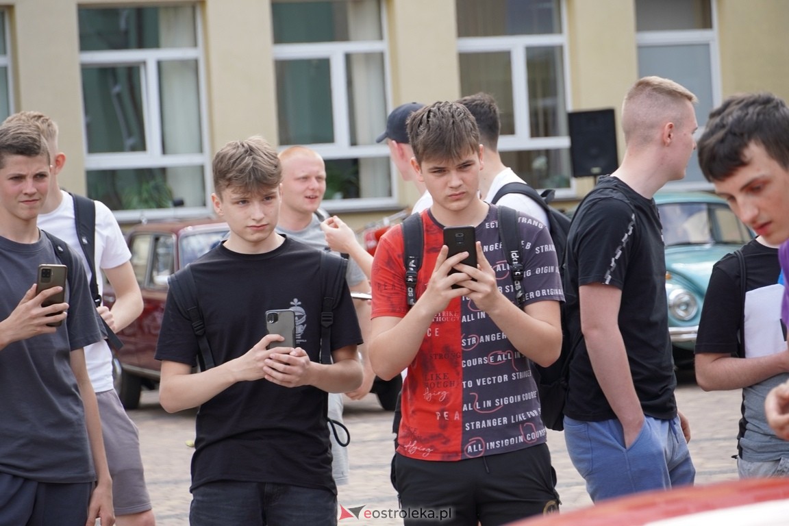 Dzień otwarty w ZSZ 1. Wystawa zabytkowej motoryzacji i pokaz aut luksusowych [24.05.2024] - zdjęcie #78 - eOstroleka.pl
