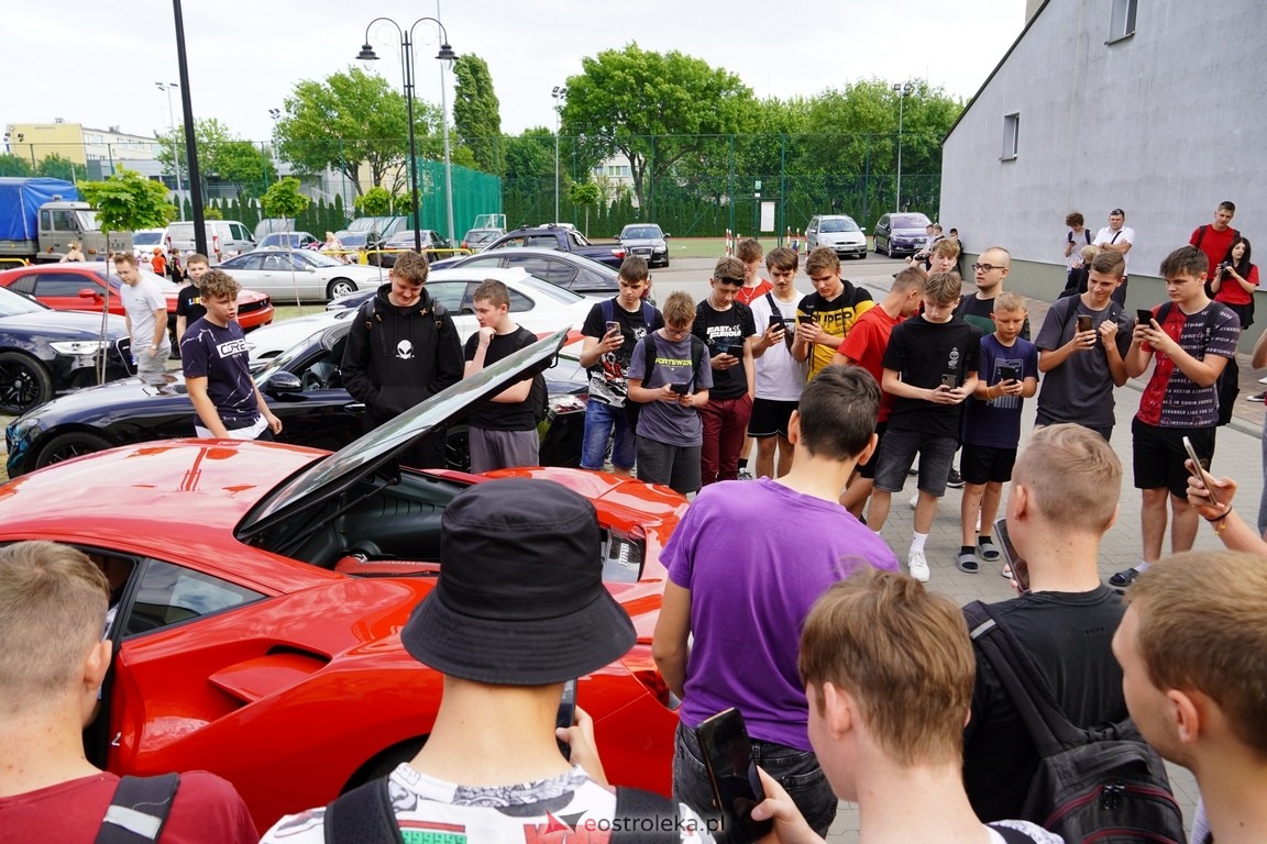 Dzień otwarty w ZSZ 1. Wystawa zabytkowej motoryzacji i pokaz aut luksusowych [24.05.2024] - zdjęcie #72 - eOstroleka.pl