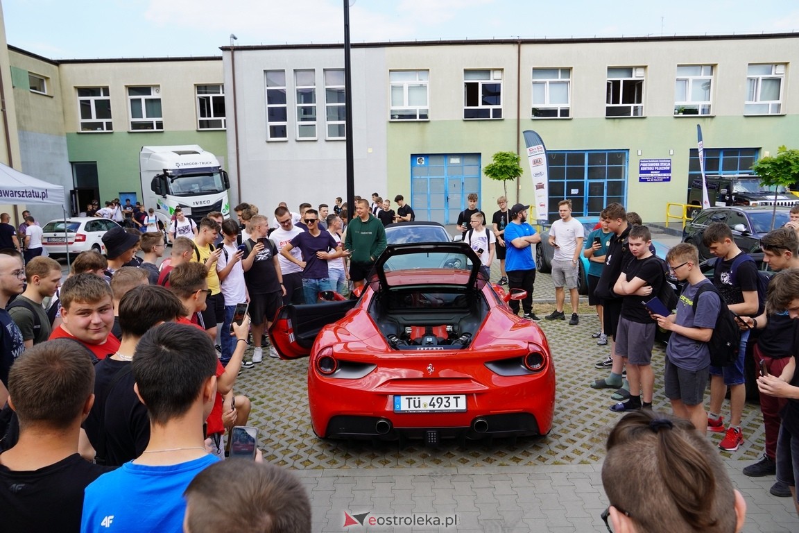 Dzień otwarty w ZSZ 1. Wystawa zabytkowej motoryzacji i pokaz aut luksusowych [24.05.2024] - zdjęcie #71 - eOstroleka.pl