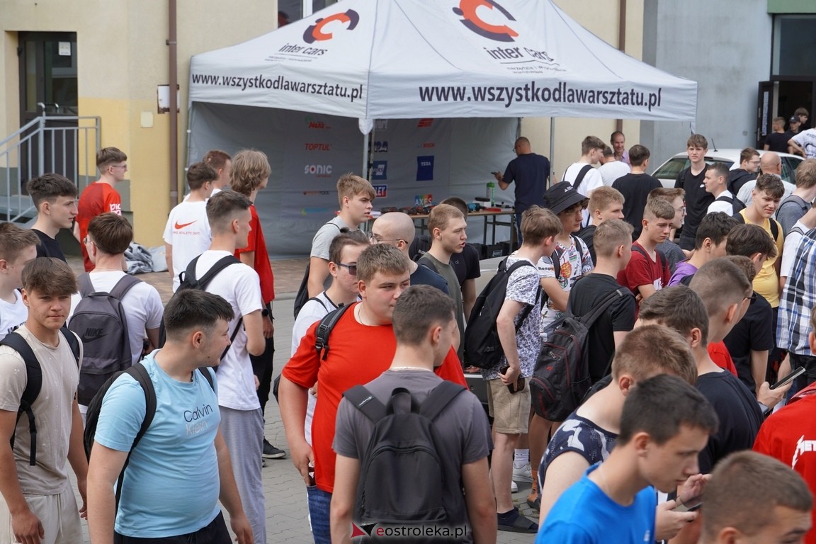 Dzień otwarty w ZSZ 1. Wystawa zabytkowej motoryzacji i pokaz aut luksusowych [24.05.2024] - zdjęcie #68 - eOstroleka.pl