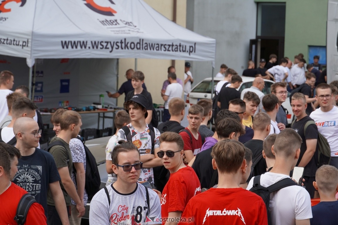 Dzień otwarty w ZSZ 1. Wystawa zabytkowej motoryzacji i pokaz aut luksusowych [24.05.2024] - zdjęcie #67 - eOstroleka.pl